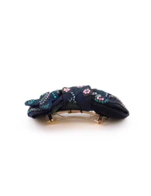 Barrette Fleurs Brodées Marine - [Barrettes Couture] fabriqué à la main en France.